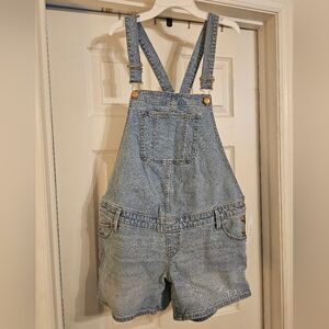 NWT. Denim Short Overalls with Front Pocket. Size:6.